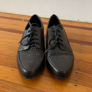 Black Tahari women’s oxfords size 7.5